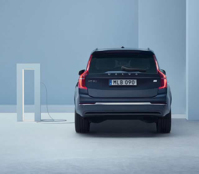 Volvo XC90 Recharge vs. Tesla Model Y