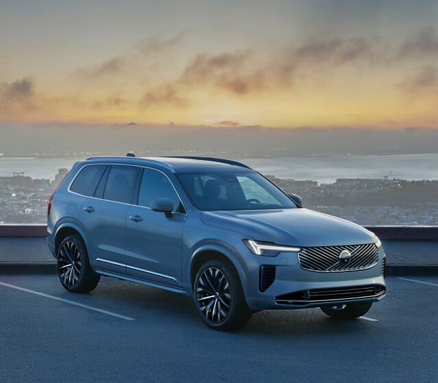 Volvo XC90 Recharge vs. Tesla Model X