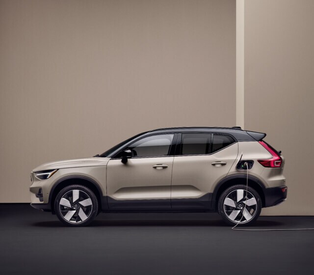 Volvo EX40 vs. Hyundai Ioniq 5