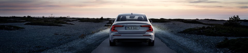 2021-Volvo-S60-Momentum-T5-Sedan-L01.jpeg
