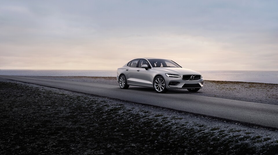 2020-Volvo-S60-Momentum-T5-Sedan-L01.jpeg