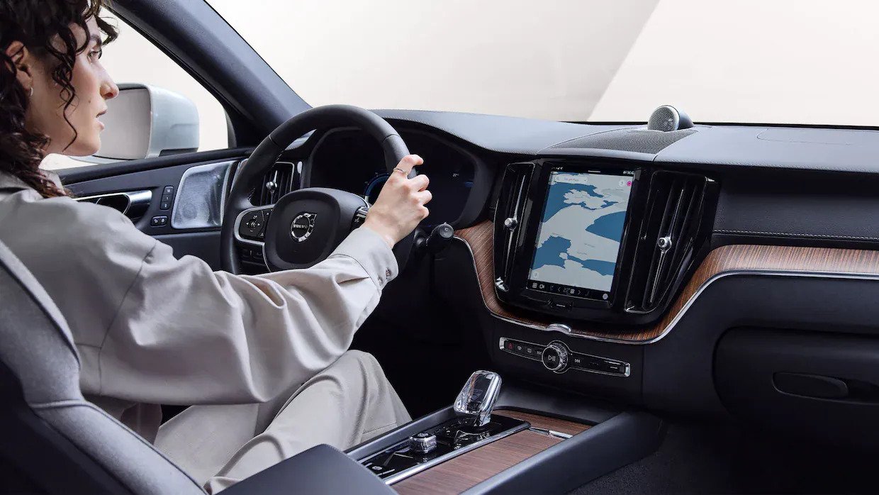The Volvo XC60 SUV and it's interior technology and splendor outrank the Audi Q5 SUV.