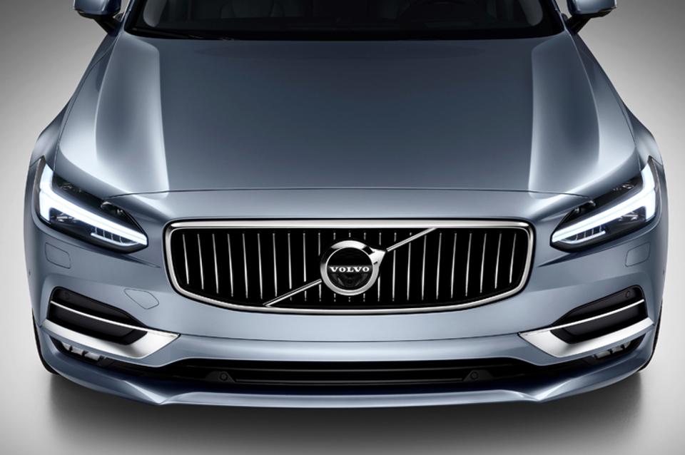 2017-Volvo-S90-Front-Grille.jpg