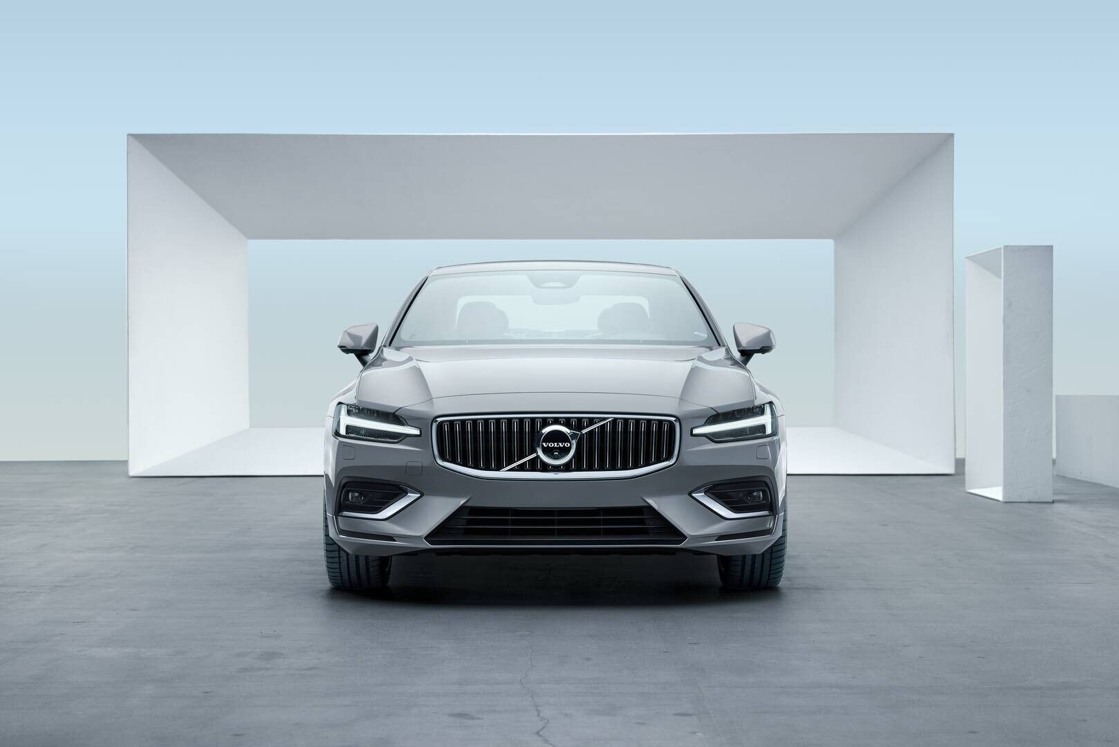 2025 Volvo S60 Plug in Hybrid 2025 Volvo S60 Plug in Hybrid front view