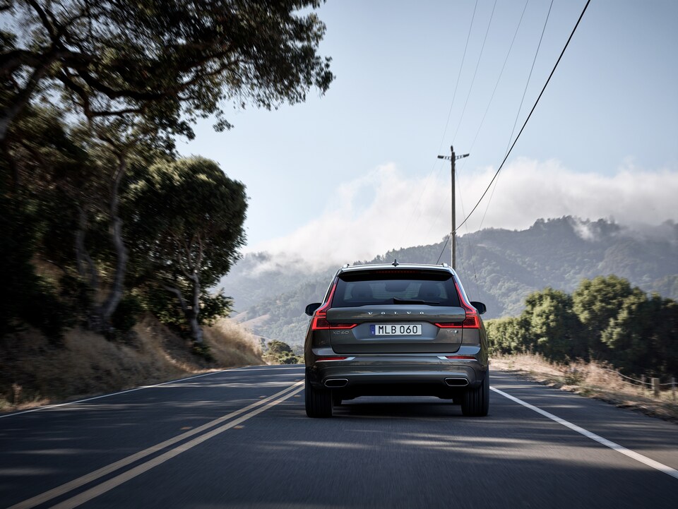 2019-Volvo-XC60-Inscription-T6-SUV-L02.png