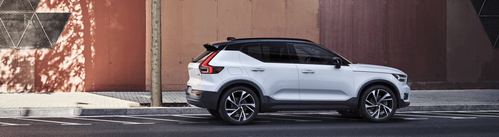 2021 Volvo XC40 White