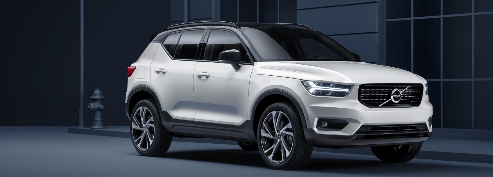 2022 Volvo XC40 White