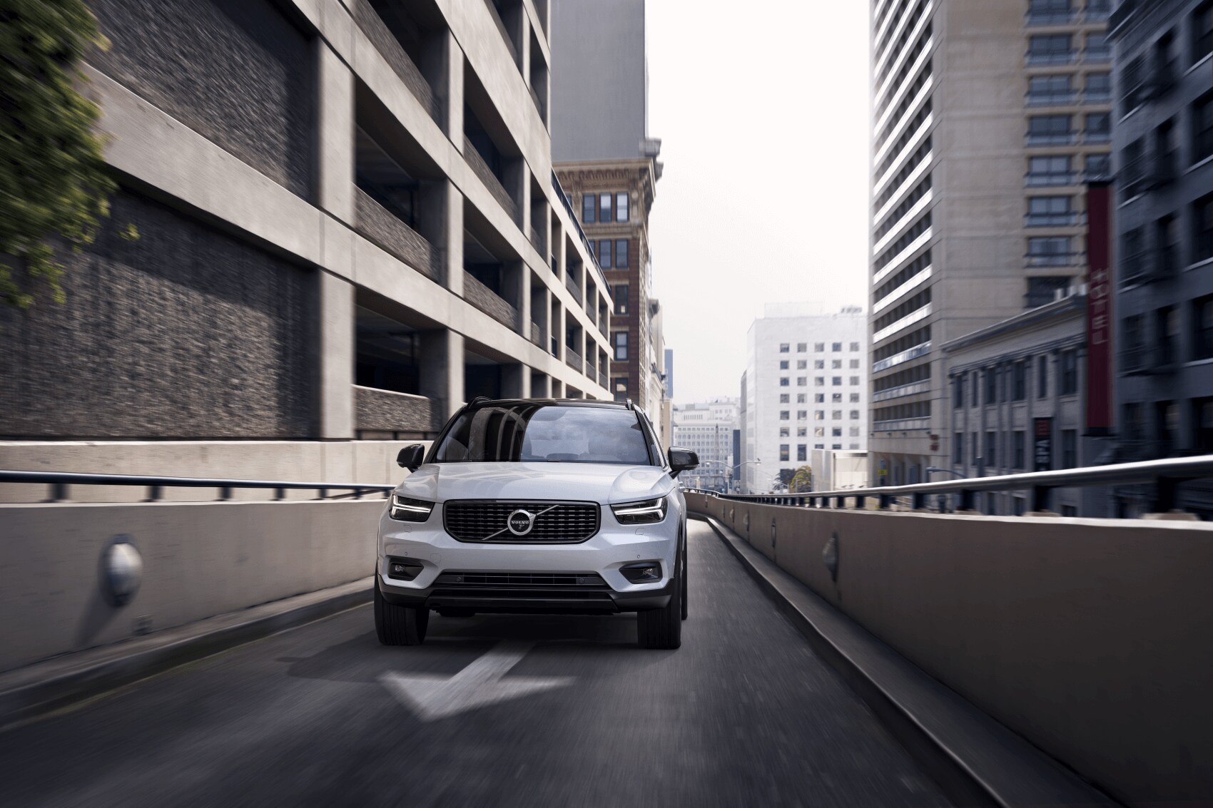 Volvo XC40 front grille and headlights