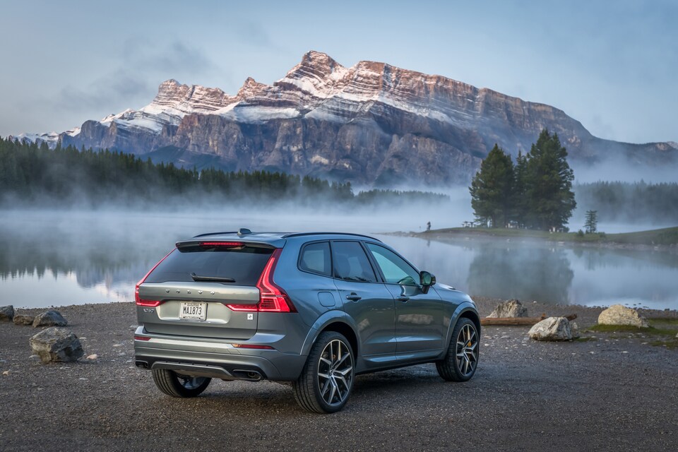 2020-Volvo-XC60-Polestar-SUV-L01.png