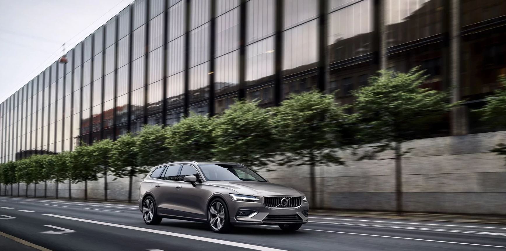 2018 Volvo V60 Driving