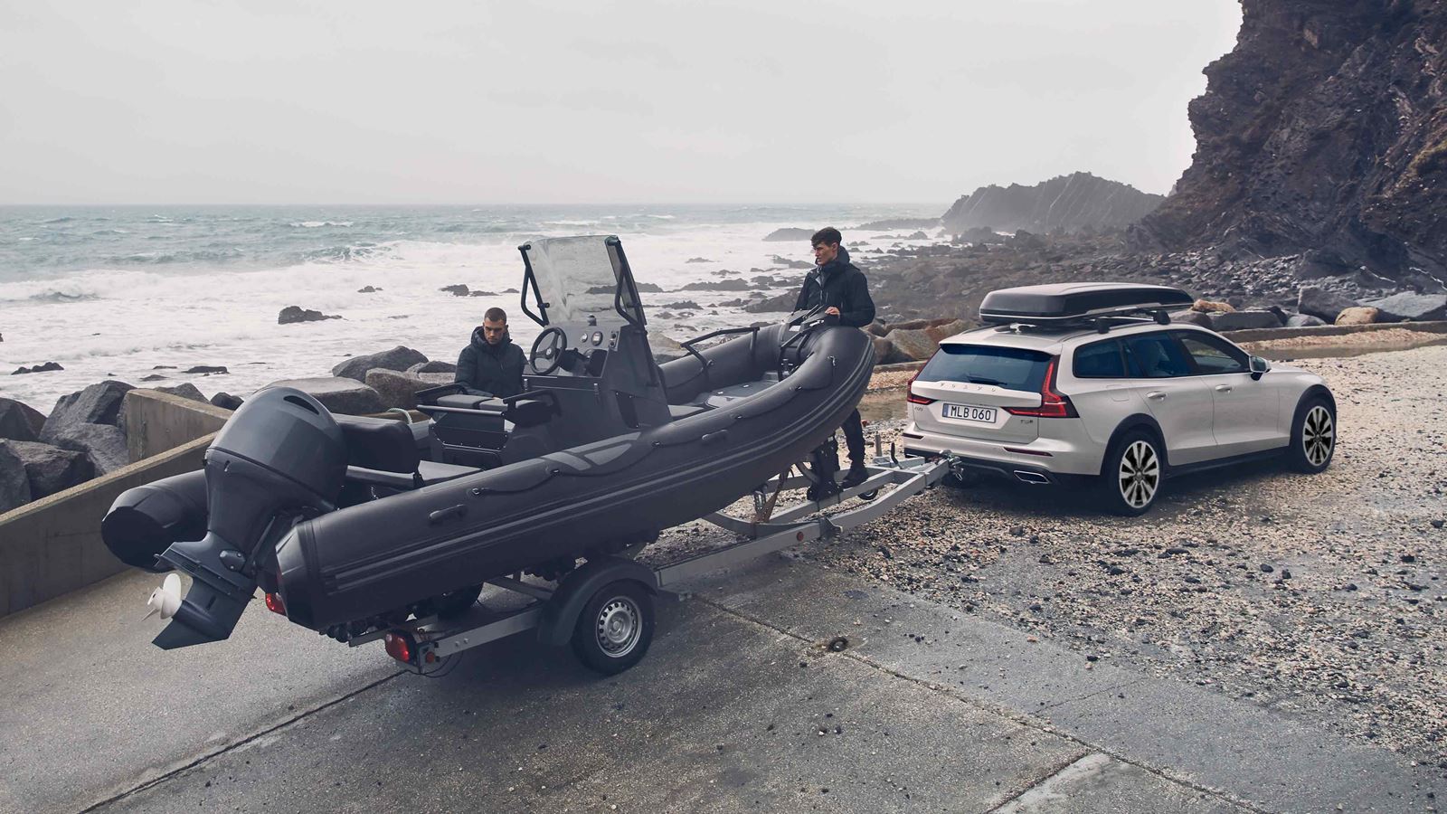 2020 Volvo V60 Cross Country Towing