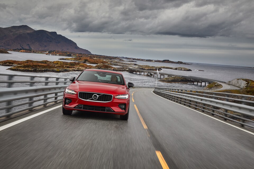 2019-Volvo-S60-RDesign-T5-Sedan