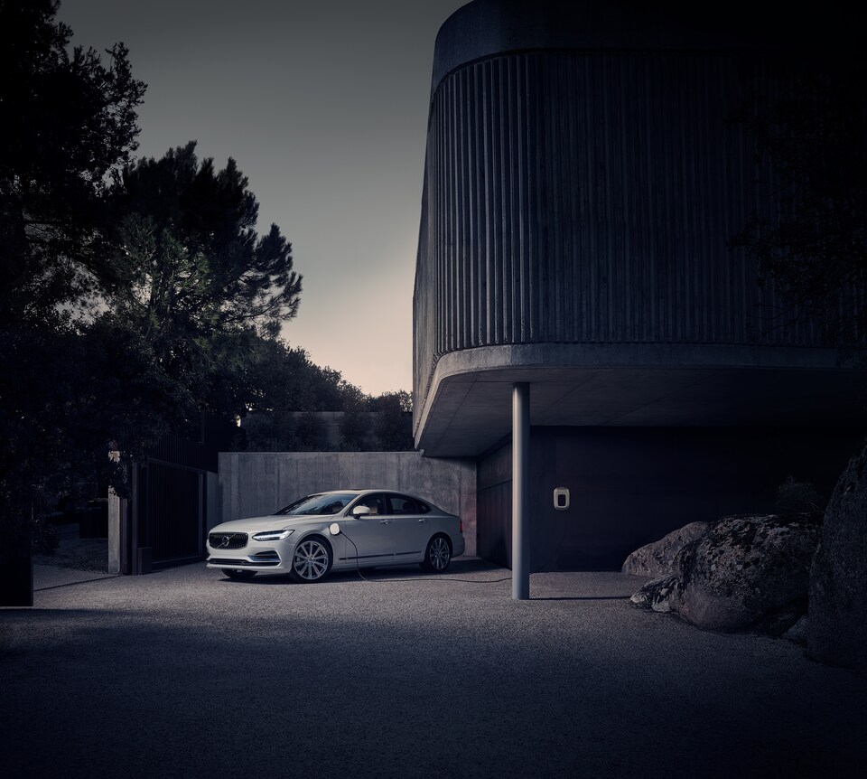 New-Volvo-S90-Inscription-T8-Sedan