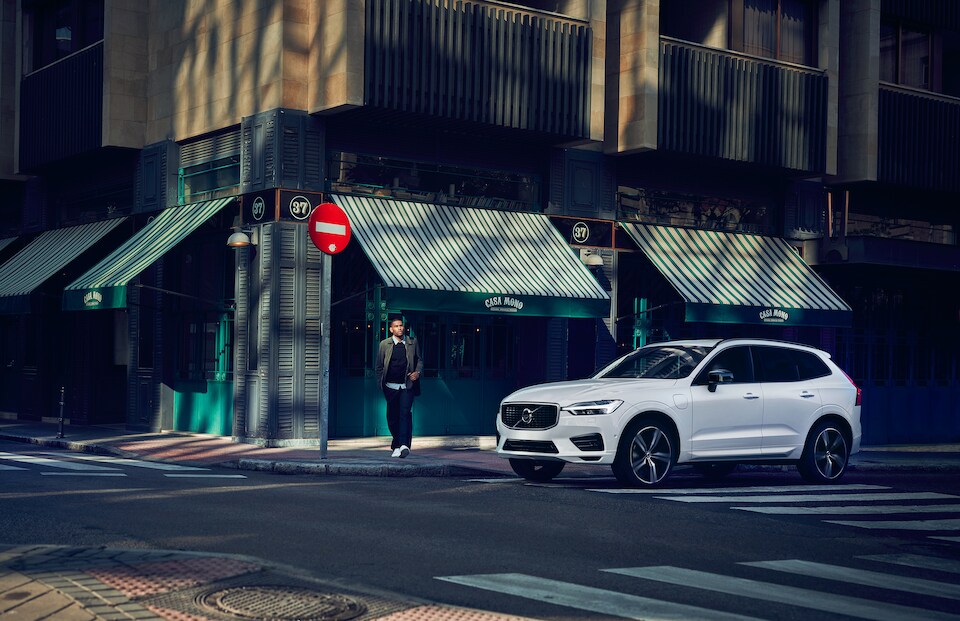 2019 Volvo XC60 R-Design Driving in Macon, GA