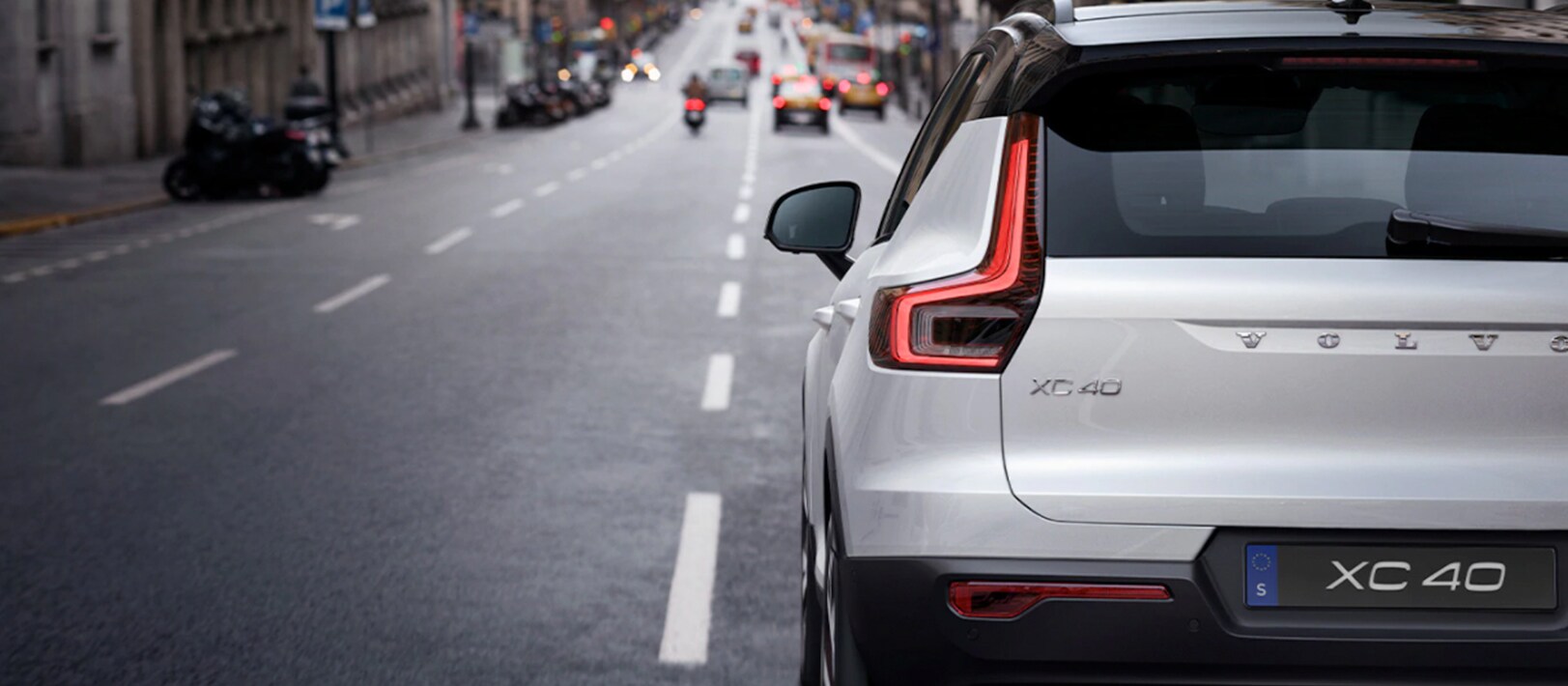 2021 XC40 rear