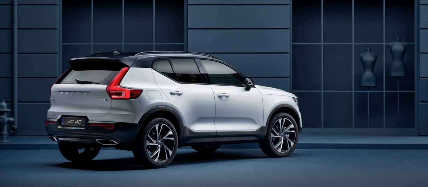 2021 XC40 side view
