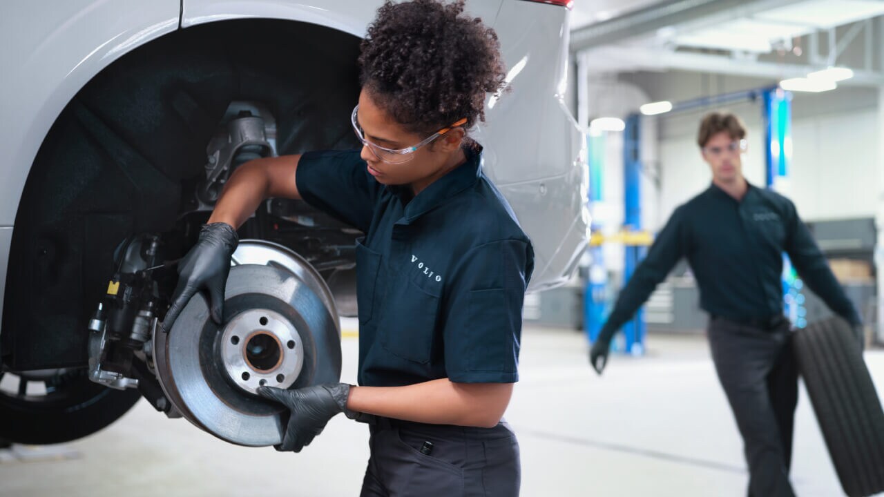 Why Choose Our Volvo Service Center?