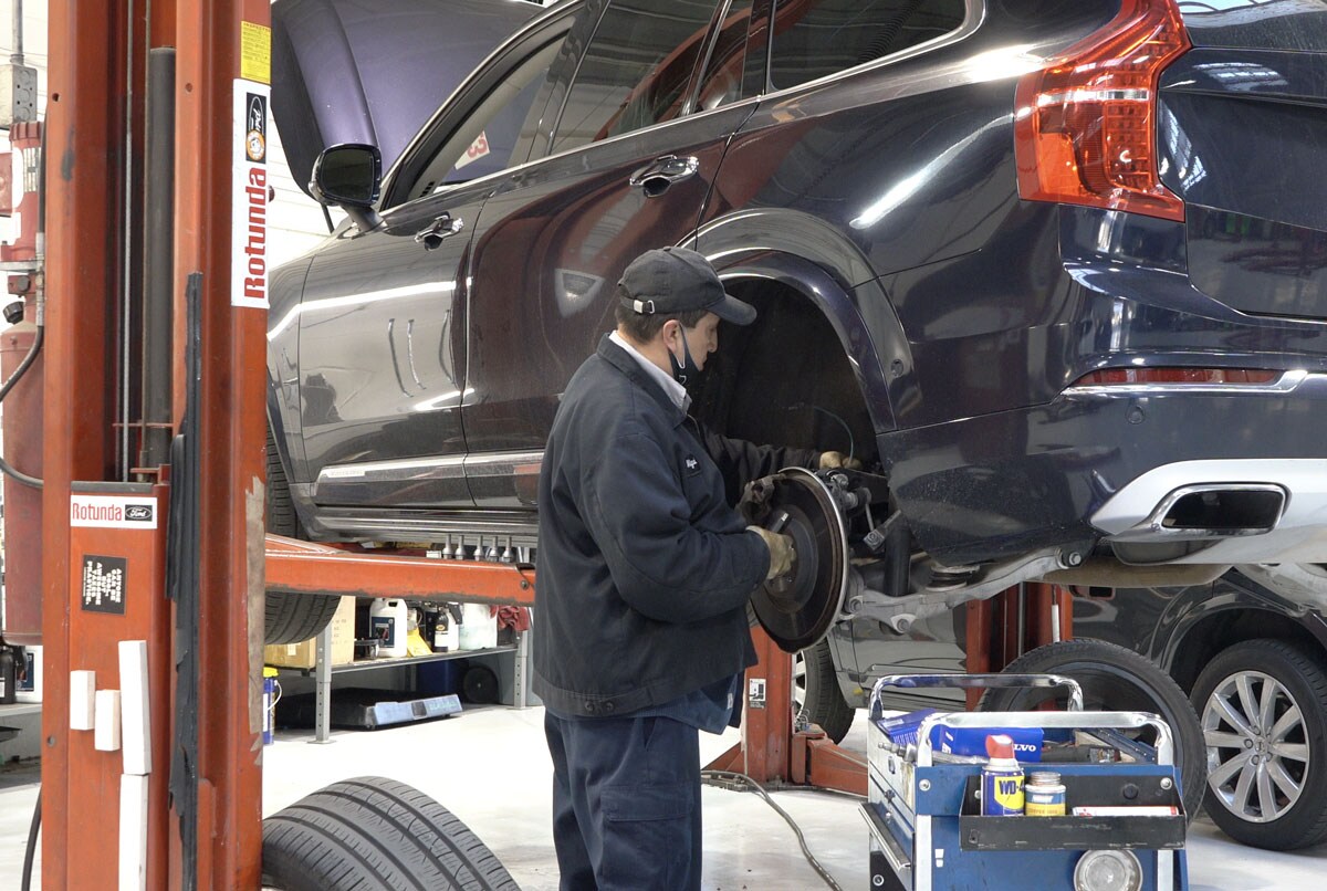 volvo-tech-working-on-brakes-in-palo-alto-ca.jpg