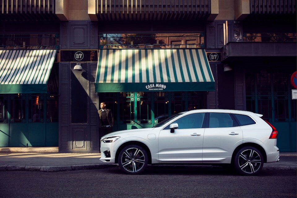 2019-Volvo-XC60-RDesign-T8-SUV-L01.jpeg