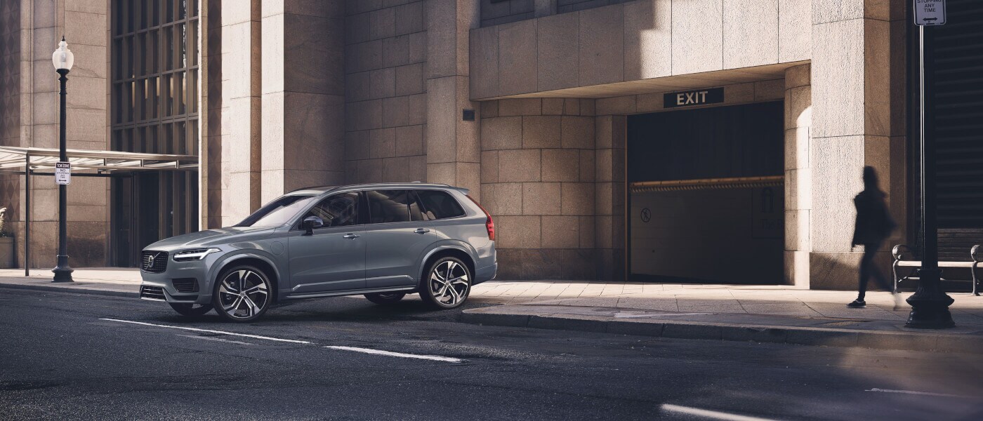 New Volvo XC90 parked outside a building