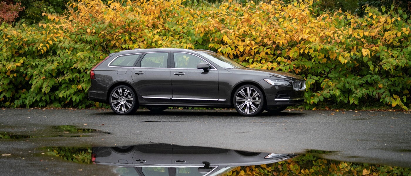 2021 Volvo V90 parked outside side exteruir view