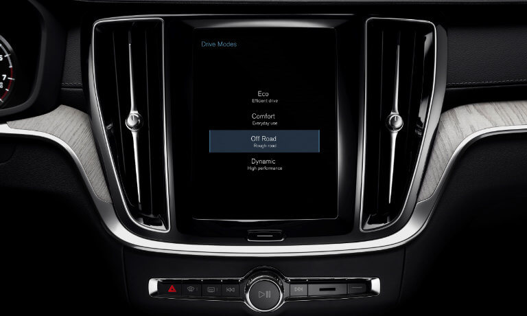 2022 Volvo V60 interior infotainment
