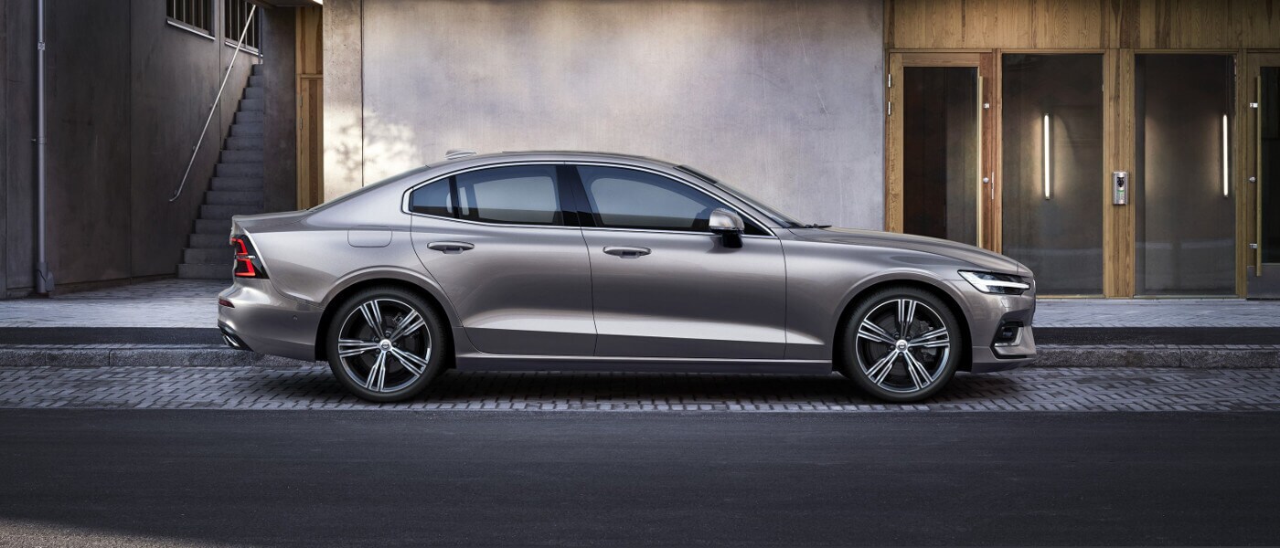 2022 Volvo S60 side exterior view