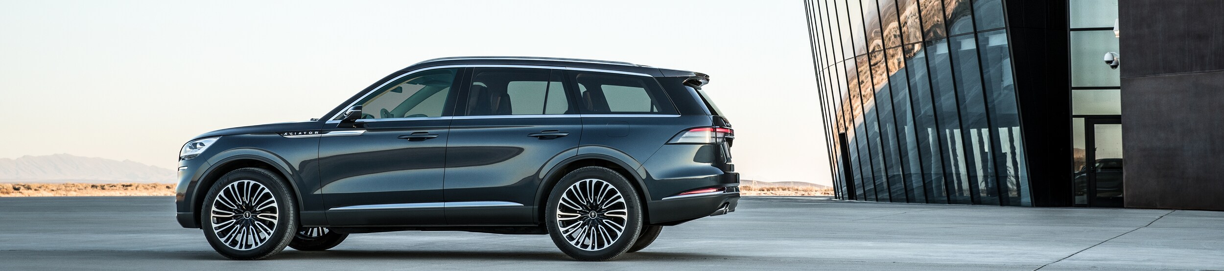2021-Lincoln-Aviator-BlackLabel-SUV-L11.png