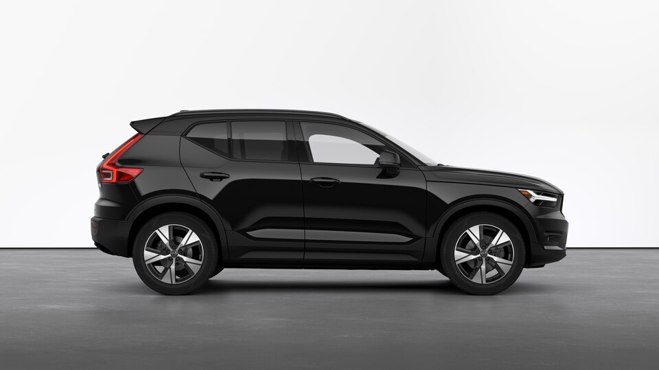 2021-Volvo-XC40-Recharge-PureElectric-SUV-L03.png
