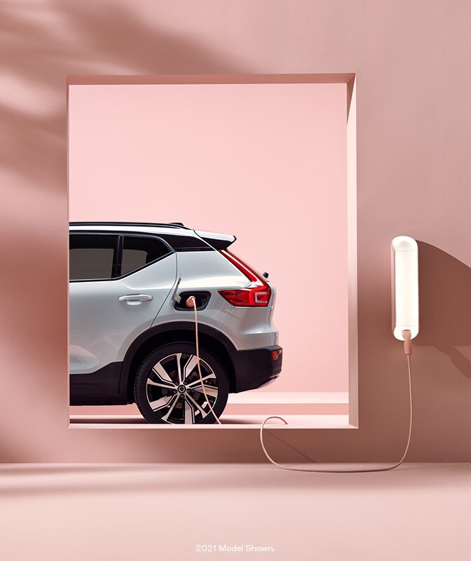 Compare the 2022 Volvo XC40 Recharge