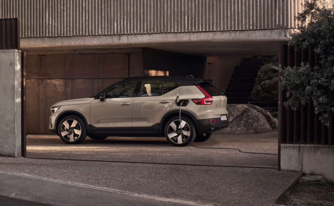 2025 Volvo EX40 Range