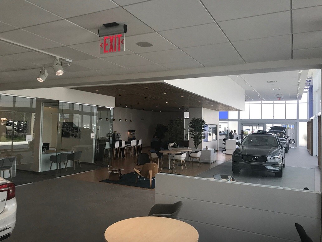 INTERIOR RIGHT.jpg