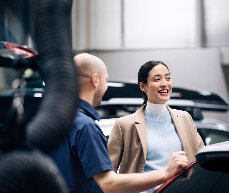 Woman talking to Volvo service technician.jpeg
