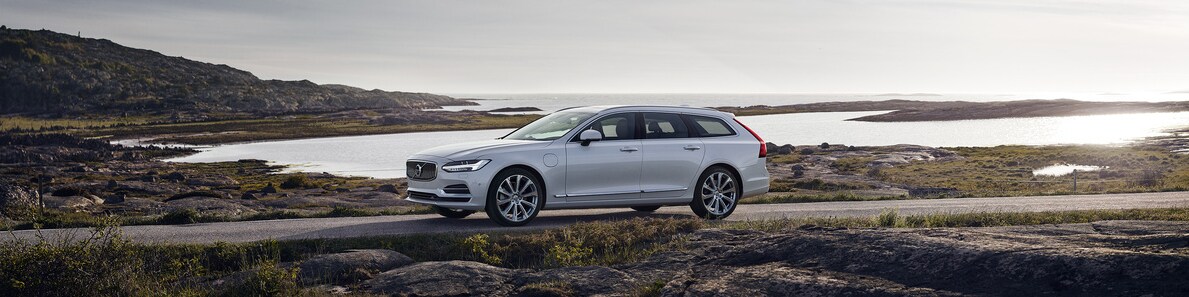 2019 Volvo V90 T6 Inscription Wagon- cropped.jpg New Volvo V90 on the coast