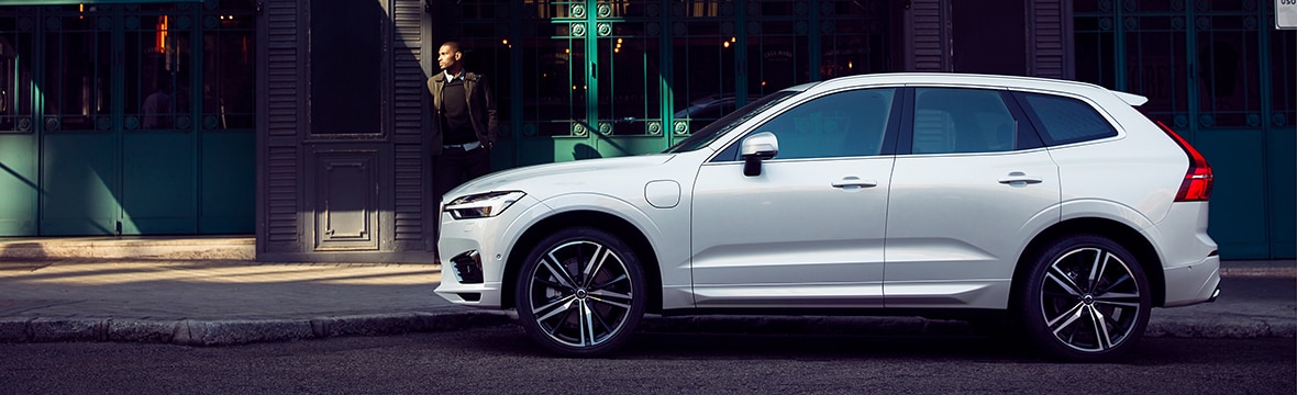 2019-Volvo-XC60-RDesign-T8-SUV-L02.jpg New Volvo XC60 R-Design in the city