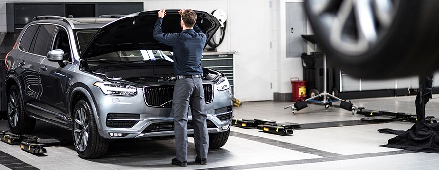 Volvo-Tech-in-workshop.jpg