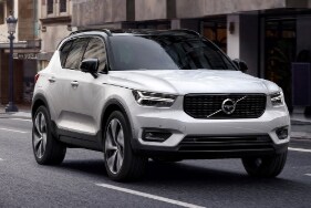 2020 Volvo XC40 Front.png