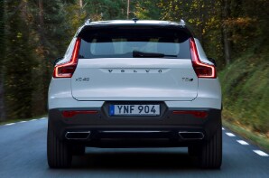 2020 Volvo XC40 Back.png