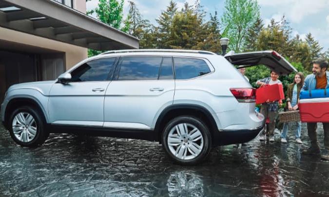 Family Loading a Cooler in the 2019 VW Atlas