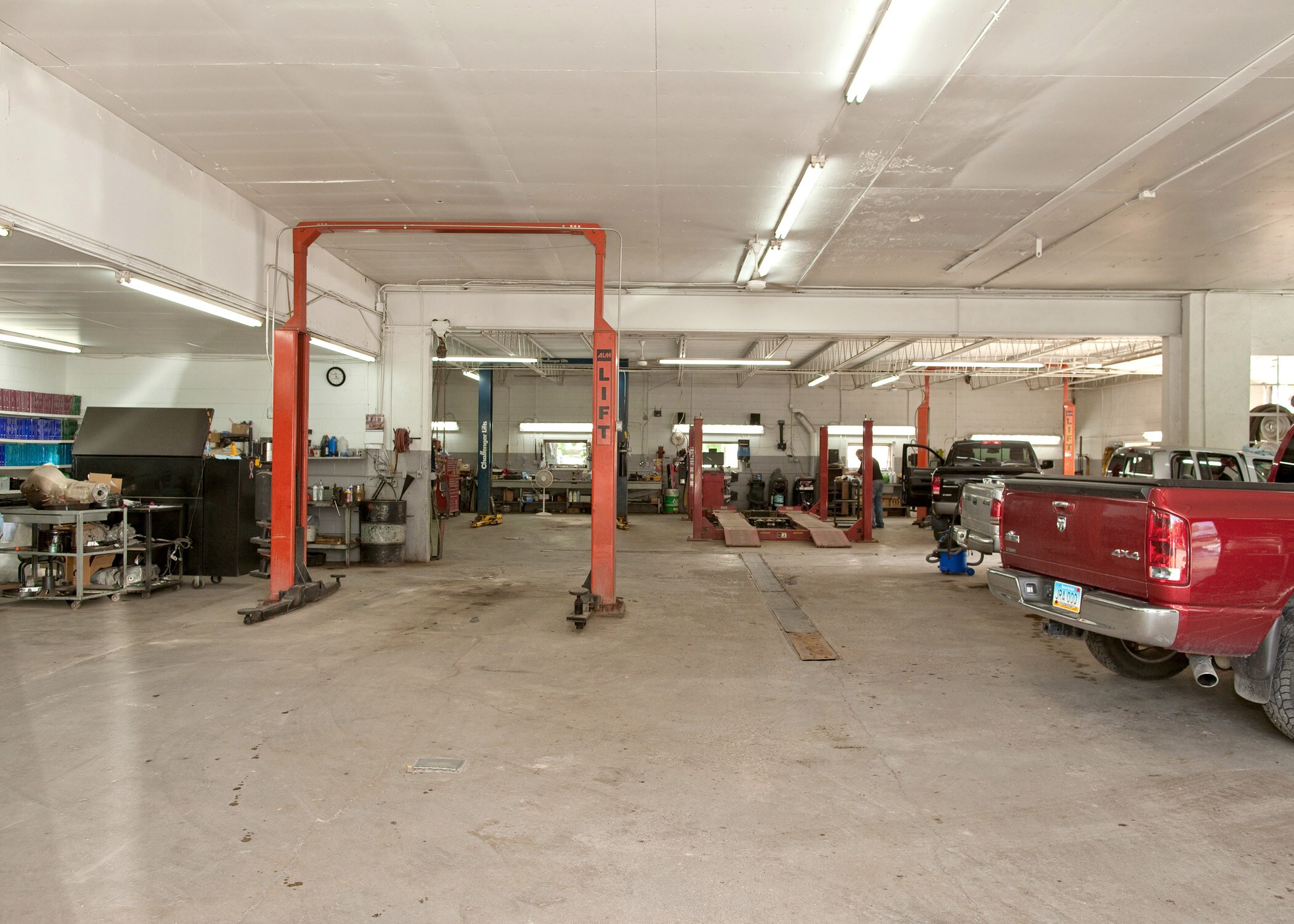 vigesaa_don_vwmotors_servicebay2.jpg