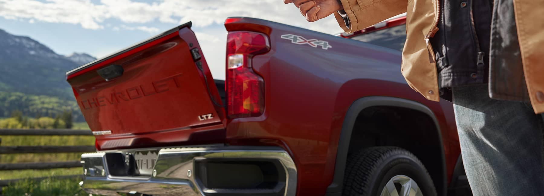 Red-2020-Chevrolet-Silverado-2500HD-Crew-Cab-Tailgate.jpg