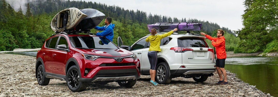 People-Loading-Kayaks-onto-2018-Toyota-RAV4-Adventure-Vehicles_o.jpg