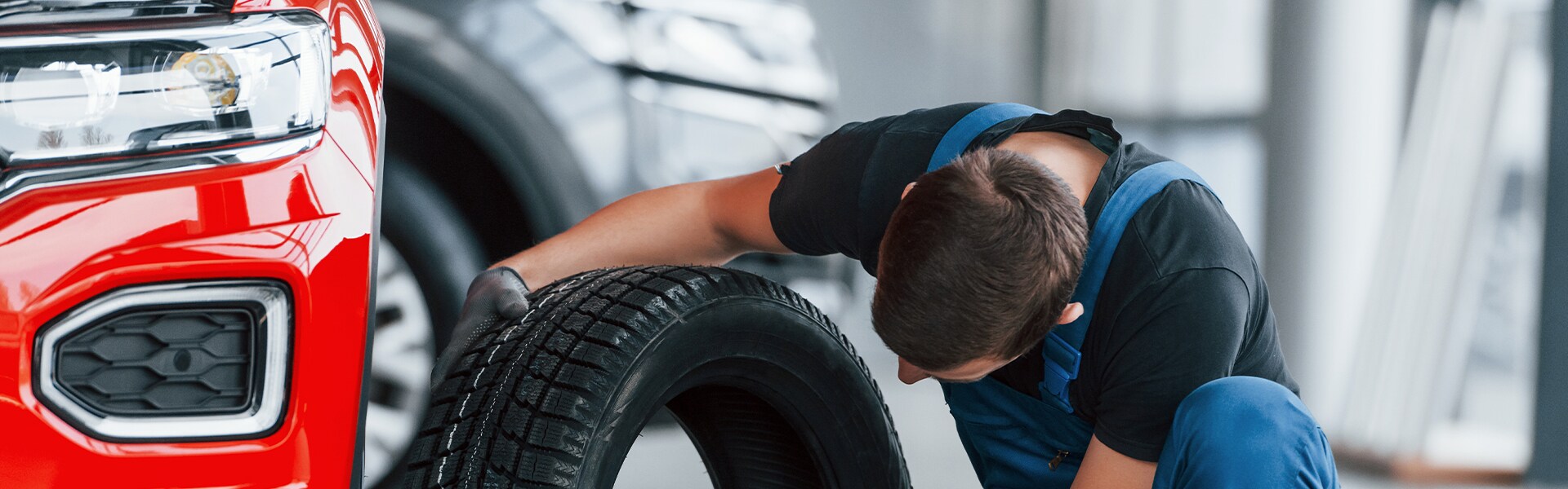 How often to check my vehicle’s tire pressure at West Broad Hyundai in Henrico | Technician checking tire