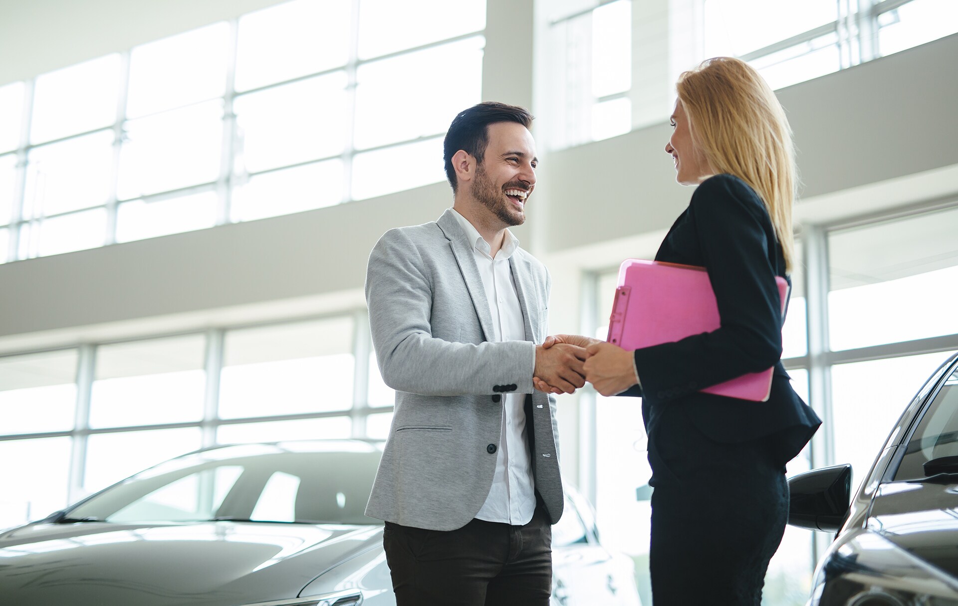 West Broad Hyundai is a Hyundai Dealership in Richmond, VA | Hyundai sales associate helping customer