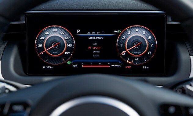 Performance features of the 2022 Tucson Hybrid at West Broad Hyundai of Henrico | 2022 hyundai Tucson interior steering wheel close-up