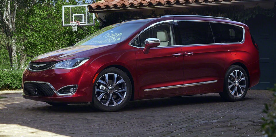 2016_chrysler_pacifica_overseas_02.jpg