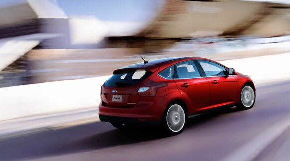2013 Ford Focus Titanium Ruby Red Rear.png