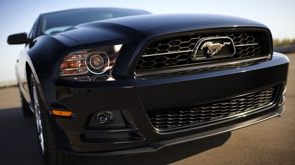 2013 Ford Mustang V6 Premium Coupe Exterior Front End.png