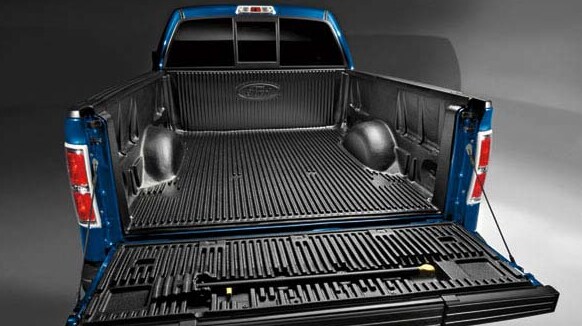 2013 Ford F-150 Regular Cab Exterior Rear end.png