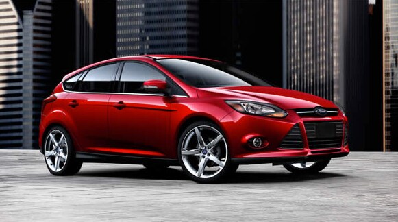 2013 Ford Focus Titanium Hatchback Exterior.png